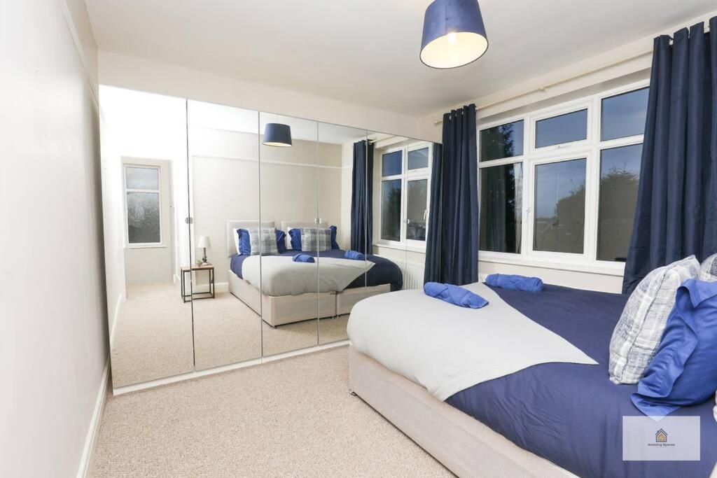 Holiday home Modern 4-bedroom 2-bathroom With Off Road Parking In By Amazing Spaces Relocations Ltd Great Sankey
