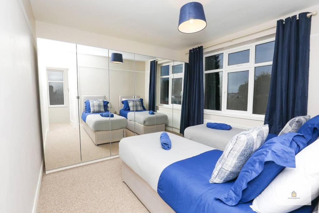 Modern 4-bedroom 2-bathroom With Off Road Parking In By Amazing Spaces Relocations Ltd *